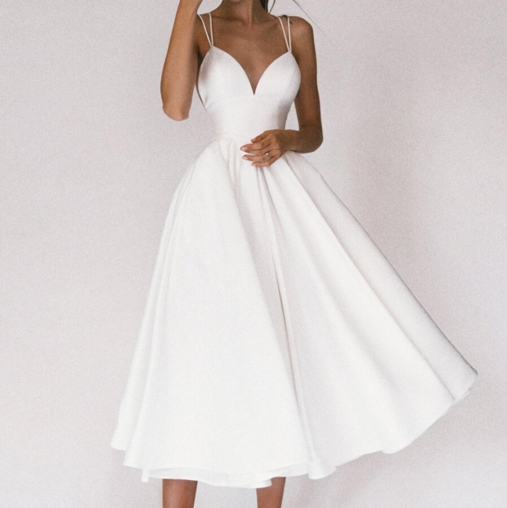 Elegant strappy V-neck dress